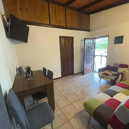 Tatil Evi Philip & Vivian's House *